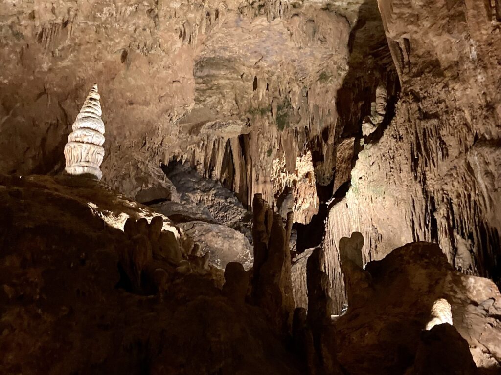 The inside of Luray Caverns