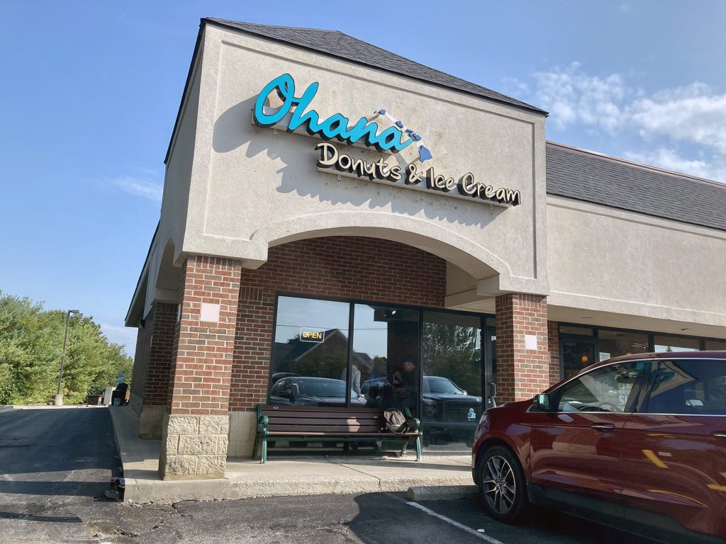 The outside of Ohanalulu where you can get gluten free and dairy free donuts