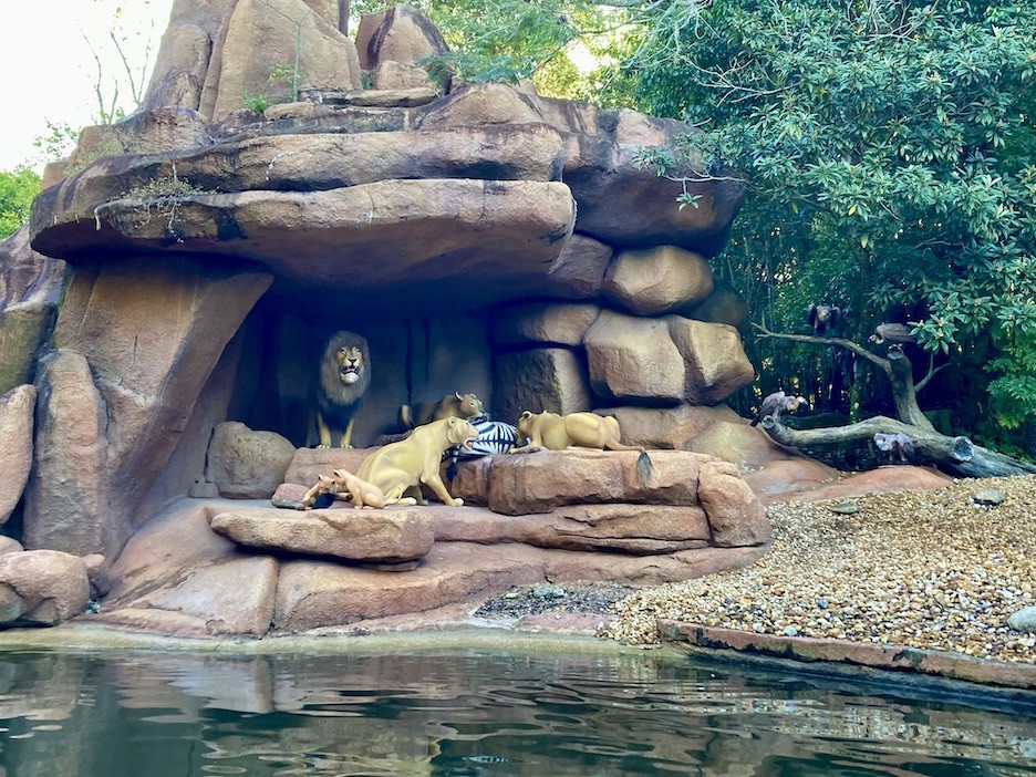 Fake animals on the shore on the jungle cruise ride at Magic Kingdom